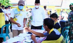 Bersama Forkopimda Pantau Pilkades, Plt Bupati Beni Hernedi Ngantor di Keluang
