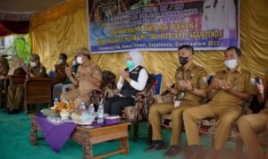 Wawako Palembang Lantik Kepengurusan Baru RT dan RW di Kelurahan2 Ulu