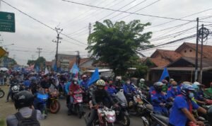 Ribuan Buruh Turun ke Jalan, Satlantas Polres Purwakarta Lakukan Pengalihan Arus Lalulintas