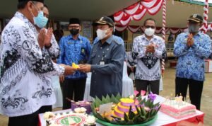 HUT ke 76 PGRI dan HGN Tahun 2021, Guru di Kapuas Hulu Sampaikan Belum Ada Jaringan Internet