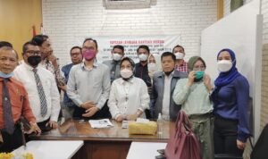 Mobil Pengacara Ditabrak dan Nyaris Dibunuh Preman