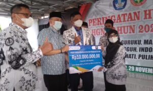 HUT PGRI dan HGN, Enos: Mari Wujudkan OKU Timur Maju Lebih Mulia