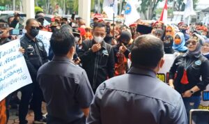 Puluhan Massa Pemuda Pancasila ‘Gruduk’ PN Klas I A Palembang