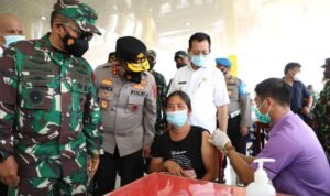 Hari Pahlawan, Kapolda Sumut dan Pangdam I/BB Pantau Serbuan Vaksinasi di Pulau Nias