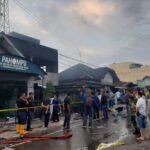 Satu dari Dua Bangunan yang Terbakar di Sidimpuan Milik Wartawan