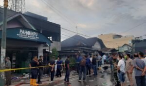 Satu dari Dua Bangunan yang Terbakar di Sidimpuan Milik Wartawan