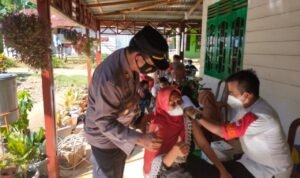 Makin Gencar, Polsek Batunadua Lanjut Vaksinasi “Door to Door”
