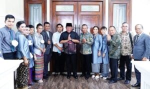 Herman Deru Hadiri Prosesi Pemindahan Makam