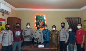 Patuh Operasi Senpi Musi 2021, Hadi Serahkan Senpira Ke Polsek Pemulutan