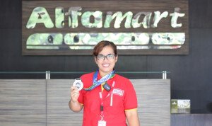 Bunga Siburian, Karyawan Alfamart Peraih Medali Perak Angkat Besi Peparnas Papua