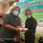 Puncak Acara HKN dan Hari AIDS Sedunia 2021, Ketua Komisi C DPRD Tulungagung Apresiasi Nakes Terima Penghargaan