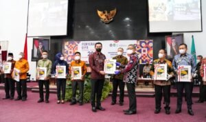 Bupati Kapuas Hulu Terima DIPA dari Gubernur Kalbar