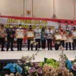 Tingkatkan Kesejahteraan Guru, Plt Bupati Beni Hernedi Dapat Penghargaan dari PGRI