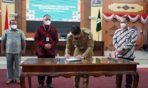 Bupati Kapuas Hulu Serahkan DIPA dan TKDD