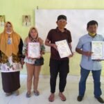 SMPN 2 Martapura Berikan Piagam pada Siswa Berprestasi