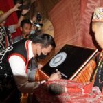 Bupati Kapuas Hulu Luncurkan Buku Adat Istiadat Tamambalo Apalin