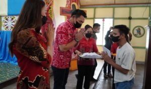Jelang Perayaan Natal, Bupati Kapuas Hulu Berbagi Kasih dengan Anak Yatim Piatu