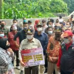 Risma Tinjau Lumbung Sosial di Desa Keboireng Tulungagung