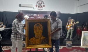 Ketua DPRD Provinsi Sumatera Selatan Kagumi Lukisan Dirinya