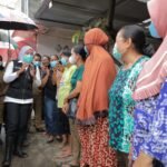 Fitrianti Santuni Warga Korban Banjir dan Janjikan Peningkatan Infrastruktur 