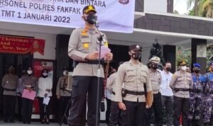 Kapolres Fakfak Pimpin Korps Raport Kenaikan Pangkat 26 Personil, Hal ini yang Ditegaskan.