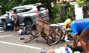 Hilang Kendali, Pajero Sport Hantam Empat Beca Sekaligus