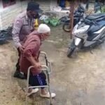 Bhabinkamtibmas Polsek Padang Bolak Bantu Kakek Usia 81 Tahun Peroleh Vaksin