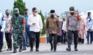 Kapolda Sumut Sambut Kedatangan Wapres RI di Bandara Silangit