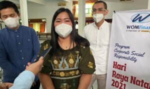 Rayakan Natal, WOM Finance Bagikan Kado Natal Ke Anak Disabilitas