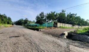 Proyek Jalan Lingkar Di Samping Rumah Anggota DPRD Lahat Ternyata Jalan Buntu