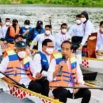 Naik Perahu Naga, Presiden Jokowi Resmikan Bendungan Ladongi di Kolaka Timur
