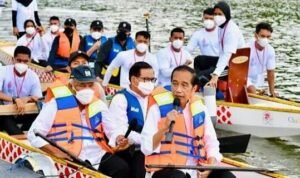 Naik Perahu Naga, Presiden Jokowi Resmikan Bendungan Ladongi di Kolaka Timur