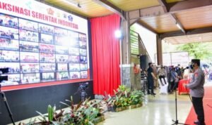 Kapolri Minta Wilayah Berpacu Kejar Target 70 Persen Vaksinasi