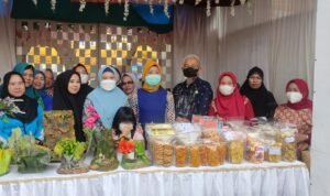 Ketua TP PKK Rangkaian HUT OKU Timur ke-18 di Zona 1