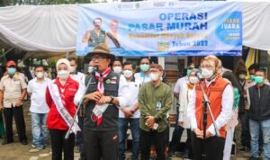 Pemerintah Gelontorkan 7.200 Liter Minyak Goreng, dalam Operasi Pasar Minyak Goreng di Purwakarta