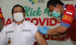 Perdana Vaksin Booster di Tulungagung, Bupati Maryoto: Prioritaskan Lansia