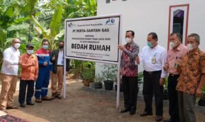 Sekda Elman Apresiasi Program Bedah Rumah PT.PSG di Prabumulih