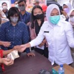 Fitri Jual Minyak Goreng Lebih Murah 14 ribu per 2 Liter