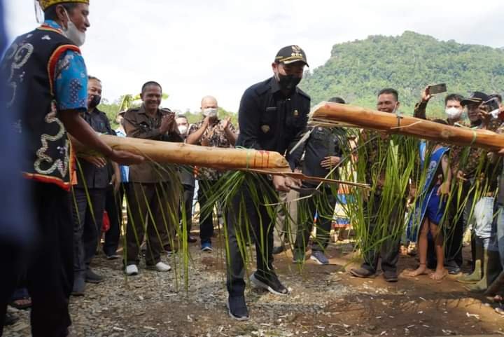 Bupati Kapuas Hulu, Fransiskus Diaan Meresmikan Arung Jeram