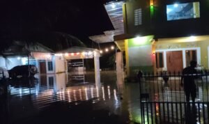 Breakingnews! Banjir di Dusun II Gunung Raja, Air Tak Kunjung Surut Warga Dievakusi