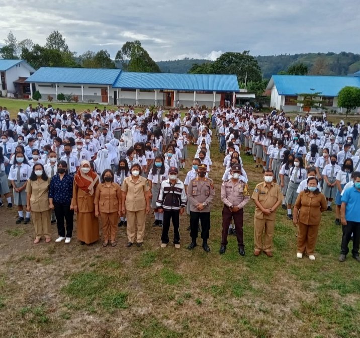 Kapolsek Parapat Sosialisasi Kamtibmas di SMAN 1 Girsang Sipangan Balon
