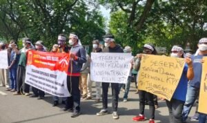 10 Point Pernyataan Sikap Aksi LPKP2HI di Gedung DPRD Tulungagung