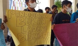 Gelar Aksi, Mahasiswa Minta Kejari Lhokseumawe Usut Pungli LKS