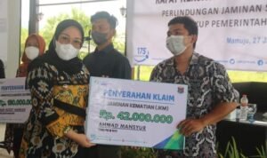 Lindungi Pekerja, Bupati Mamuju Teken Kerjasama dengan BPJamsostek