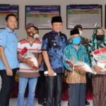 Bupati OKU Timur Serahkan Bantuan untuk Korban Banjir