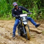 Gunakan Motor Trail, Wabup Kapuas Hulu Tinjau Desa Terpencil