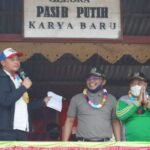 Wabup Kapuas Hulu Tutup Ajang Sepak Bola dan Bola Voli di Desa Karya Baru