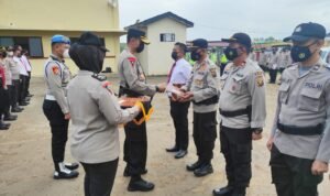 Aktif Percepatan Vaksin, Kapolsek Tebing Tinggi Terima Penghargaan