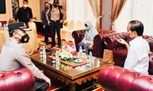 Tersentuh, Kapolda Sumsel Tuntun Mak Onah Ketemu Presiden RI