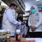 Tinjau Apotik di Jalan Dempo, Fitri dan BBPOM Temukan Suplemen Habis Masa Izinnya